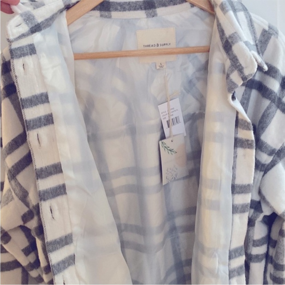 Lined Shacket w/Pockets Plaid Flannel Gray & White NWT by Thread & Supply - Picture 3 of 11